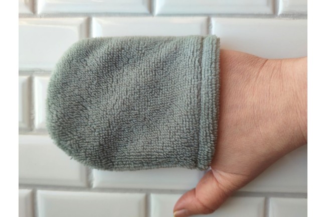 Mini gant démaquillant