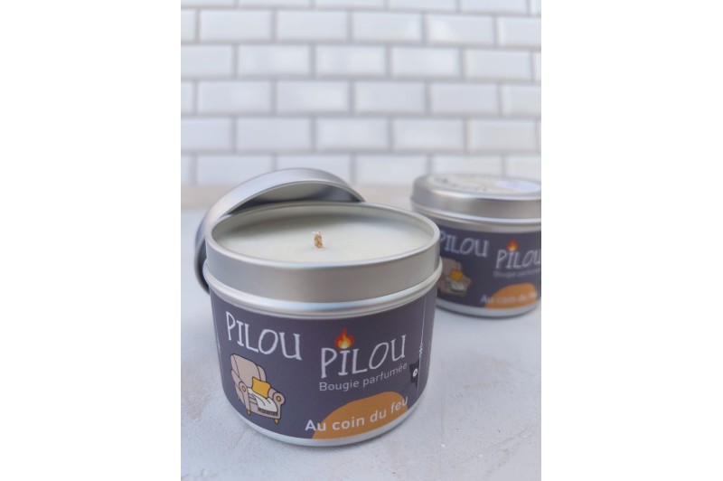 Pilou Pilou – Bougie parfumée Au Coin du Feu