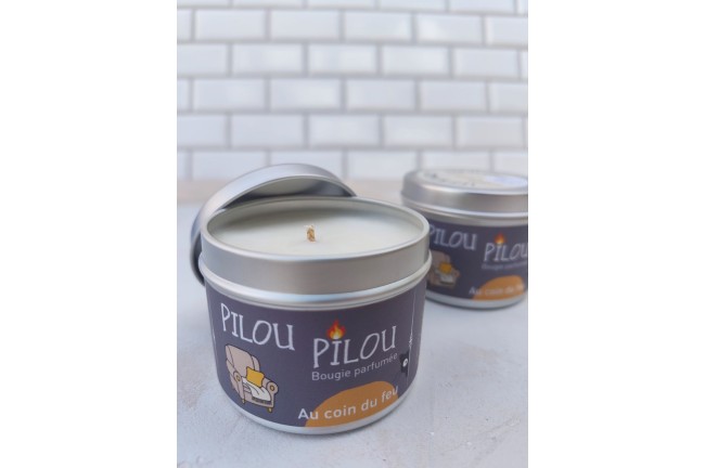 Pilou Pilou – Bougie parfumée Au Coin du Feu